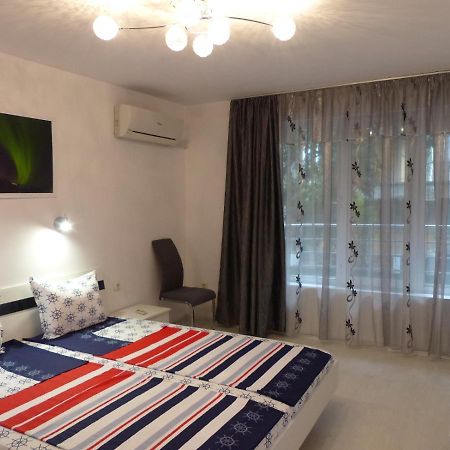 Apartament Holiday Burgas Екстер'єр фото